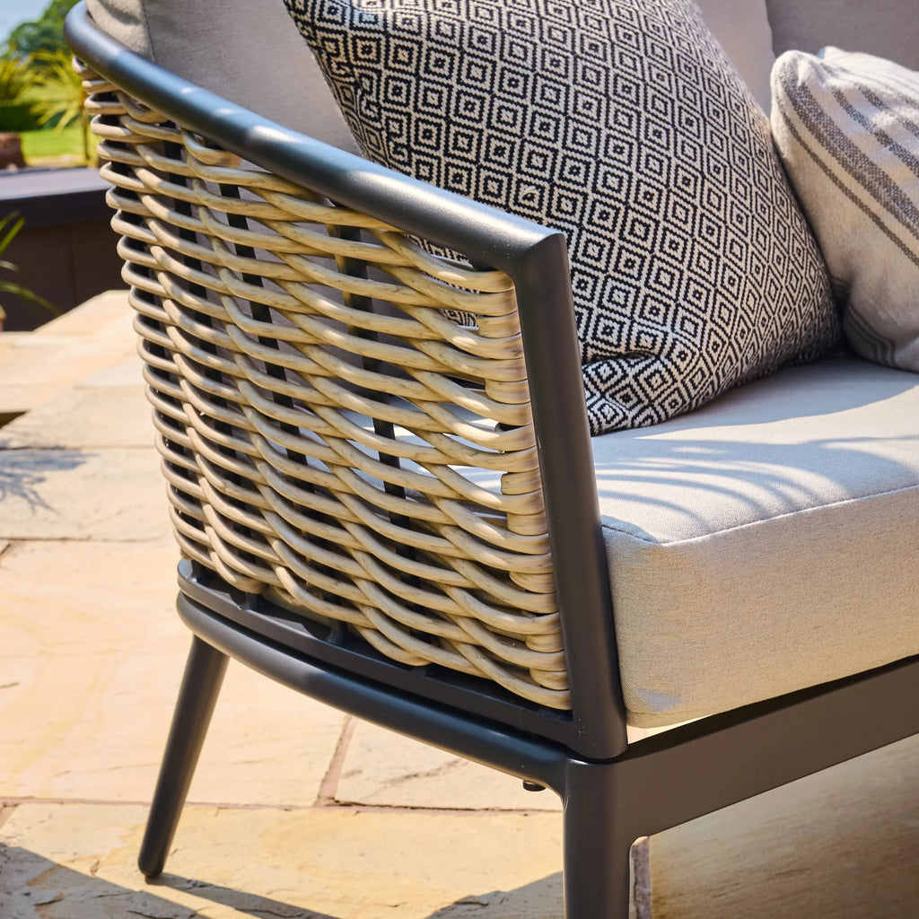 Pavilion 4-Seater Lounge Set & Table