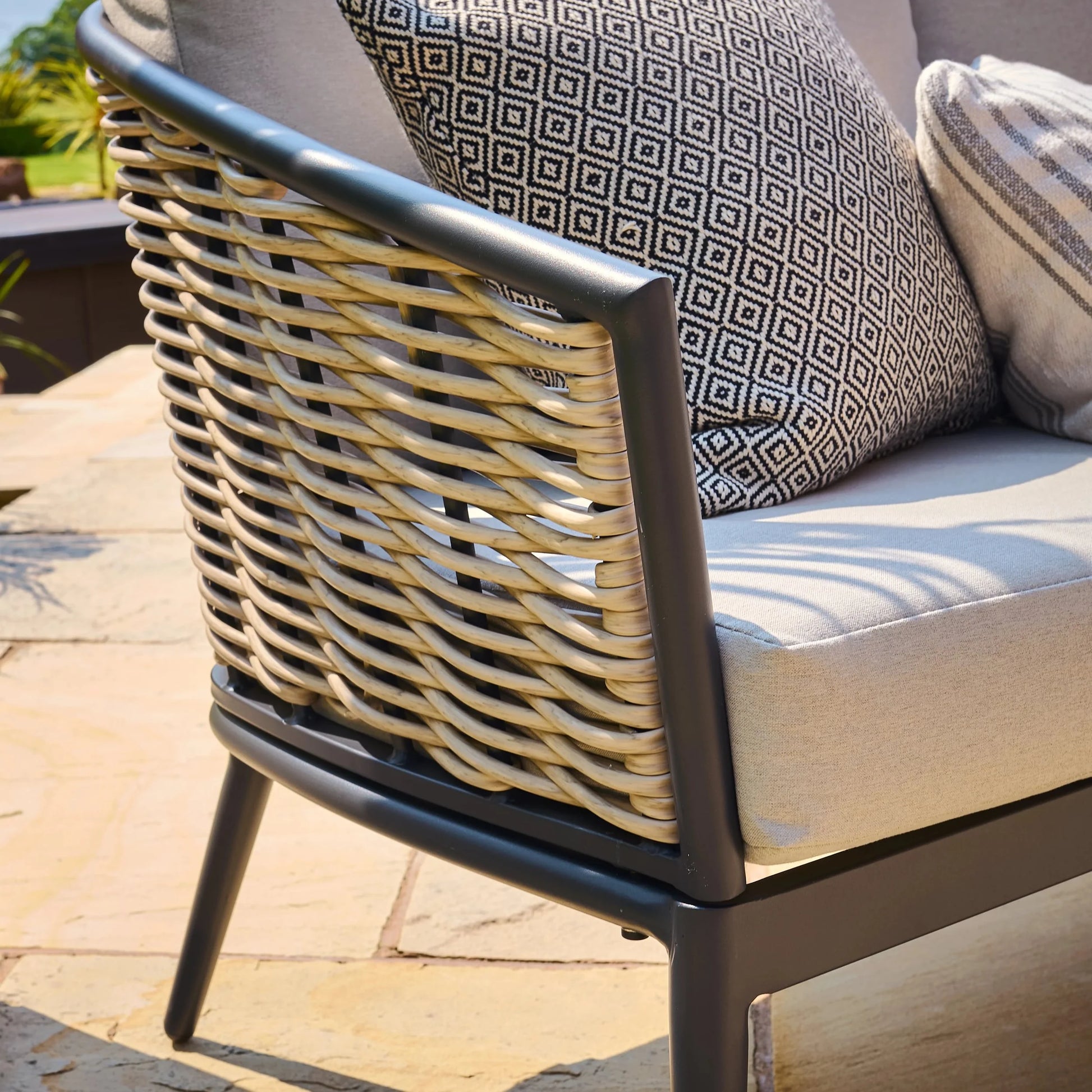 Pavilion 4-Seater Lounge Set & Table